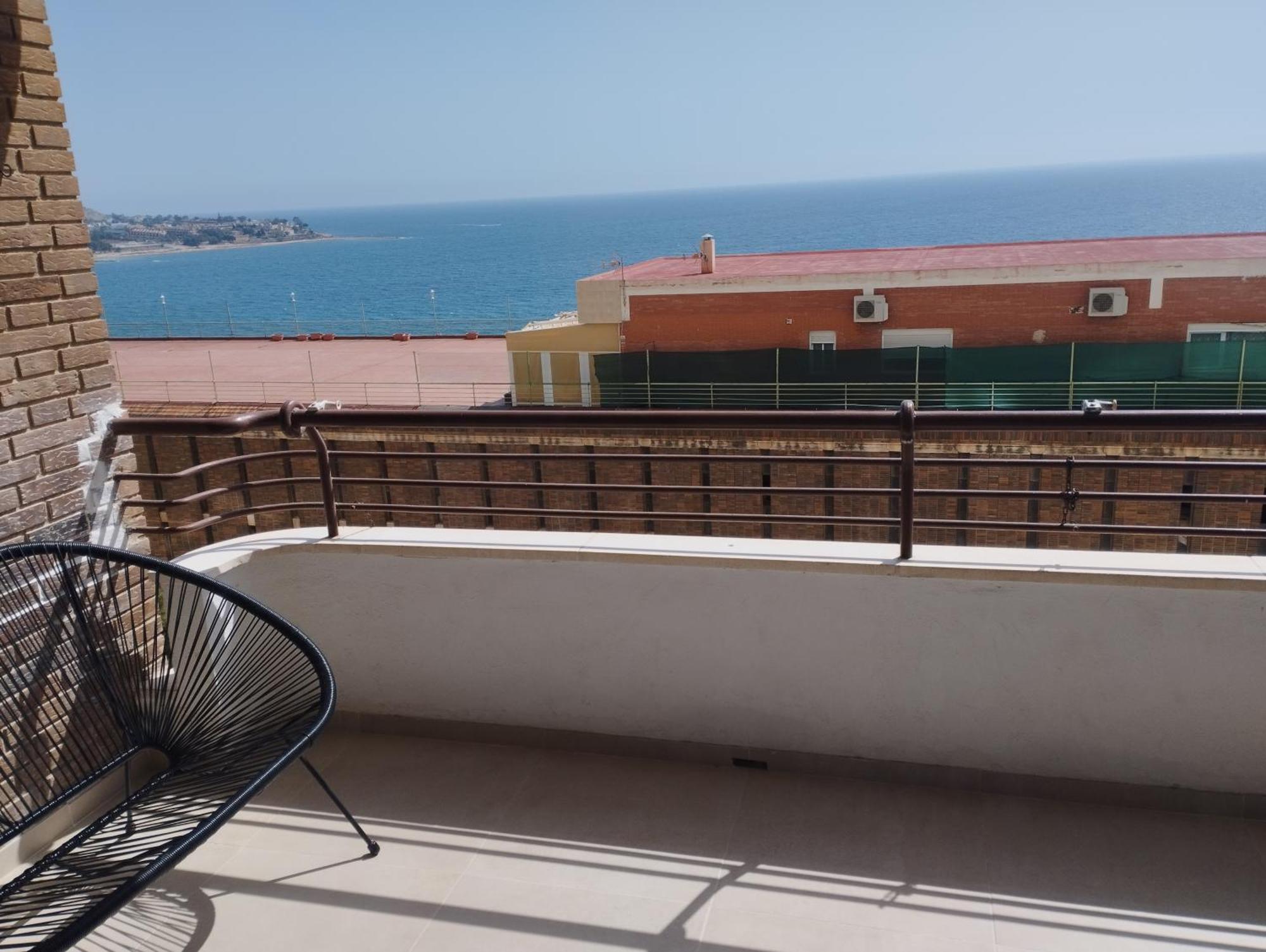 A 50 Metros Del Mar Y En 2 Paradas De Bus Estas En El Centro De อาลิกันเต ภายนอก รูปภาพ