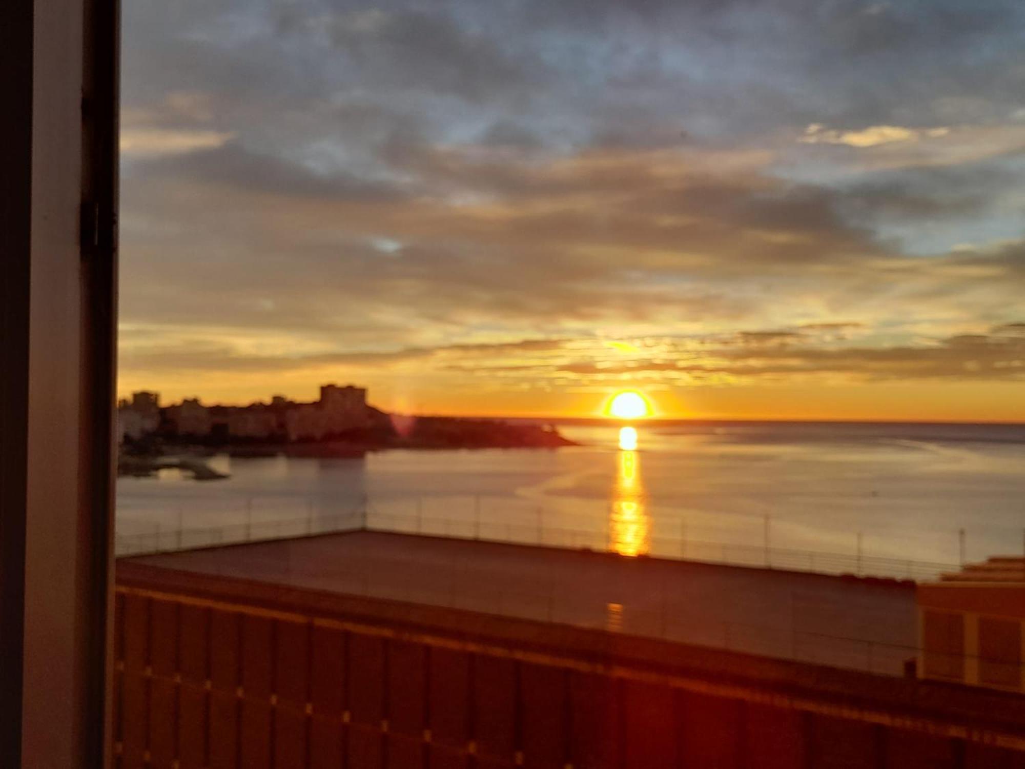 A 50 Metros Del Mar Y En 2 Paradas De Bus Estas En El Centro De อาลิกันเต ภายนอก รูปภาพ